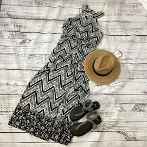 303. Three Pink Hearts Black Halter Floral Maxi Dress NWT Size Large